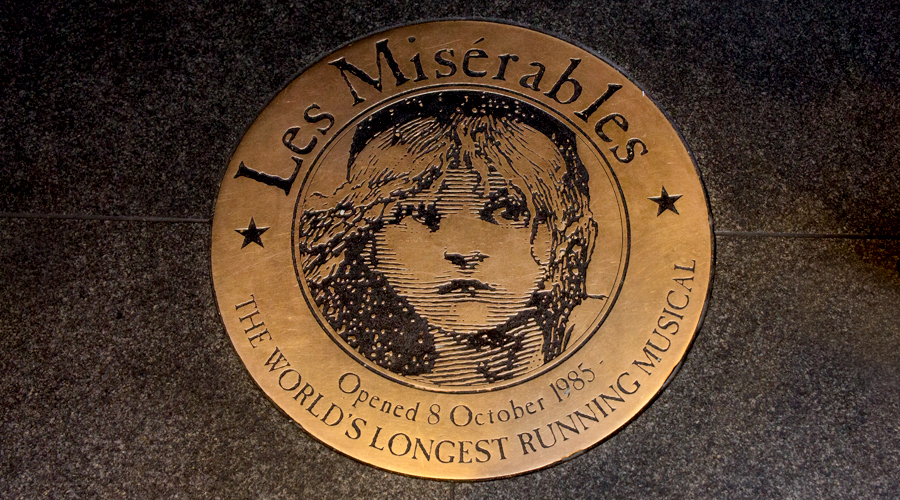2014-les-miserables-musical-london-uk-03
