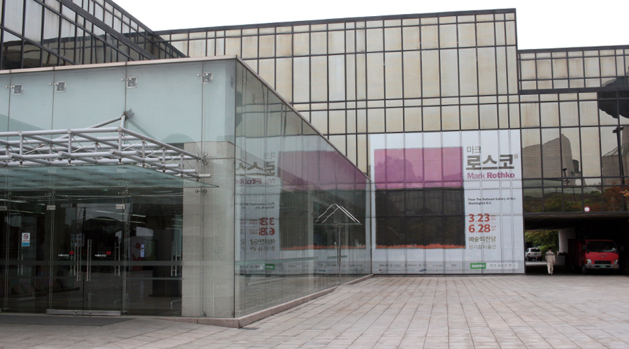 2015-05-15-mark-rothko-exhibit-seoul-arts-center-korea-00